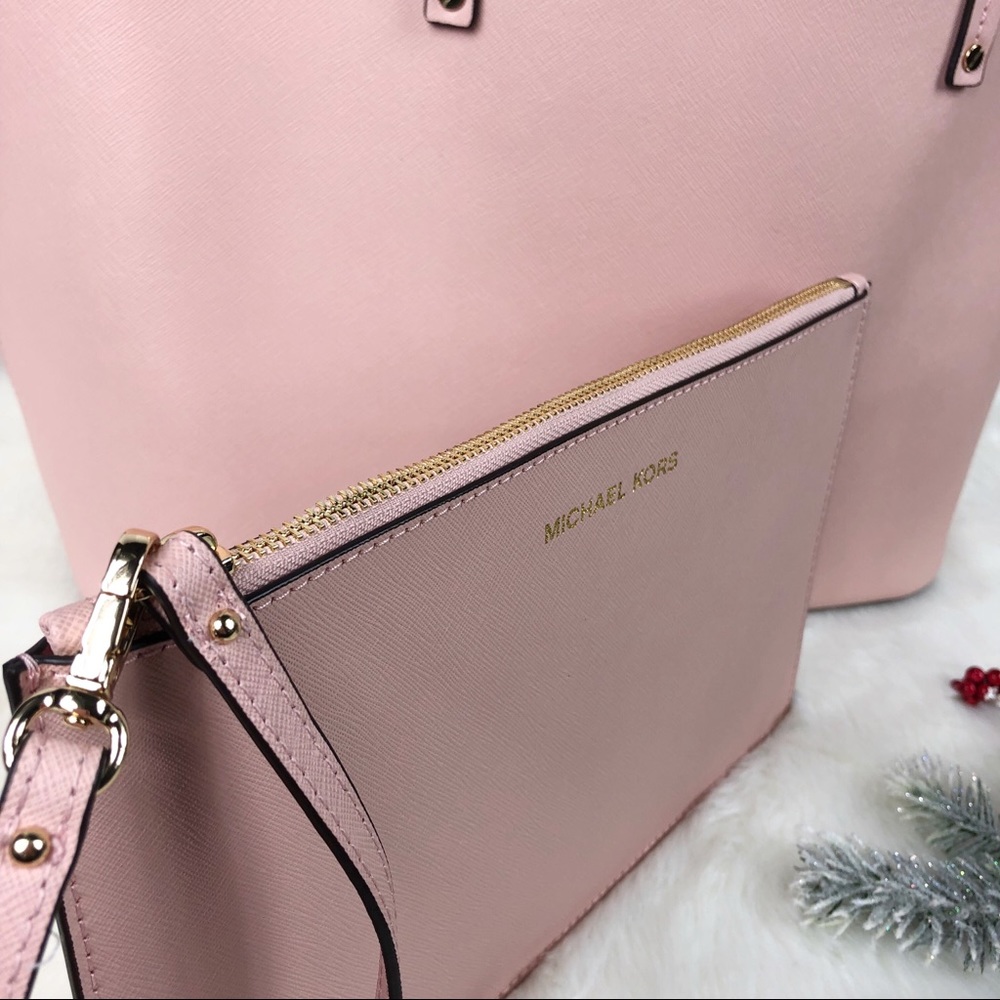 Michael Kors Jet Set travel Large tote wristlet. - Picture 4 of 6